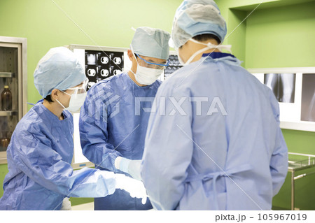 手術シーン　オペシーン 105967019