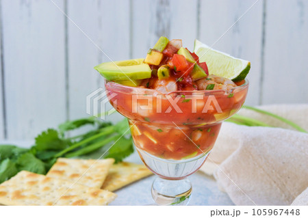 メキシコ料理のセビーチェ・アカプルケーニョ Ceviche acapulqueño  105967448