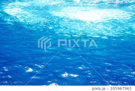 ゆらめく水面 ゆらめく水面 105967963