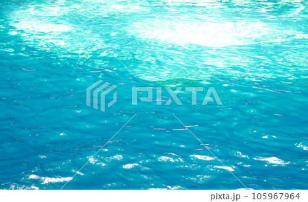 ゆらめく水面 ゆらめく水面 105967964