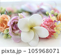 カラフルな花冠 105968071
