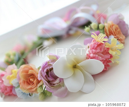 カラフルな花冠 カラフルな花冠 105968072
