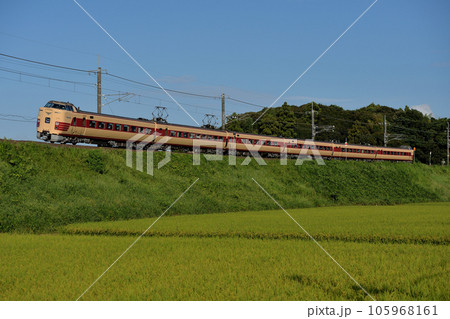 山陰本線を走る381系L特急やくも8号 105968161