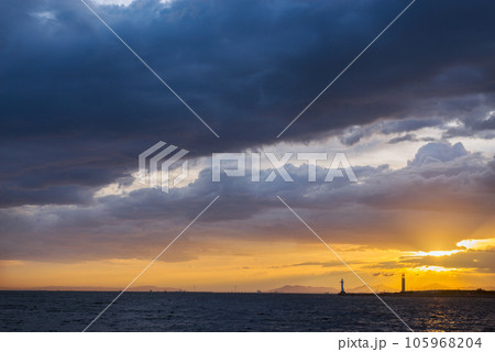 夕方のシーサイドコスモ 夕方のシーサイドコスモ 105968204