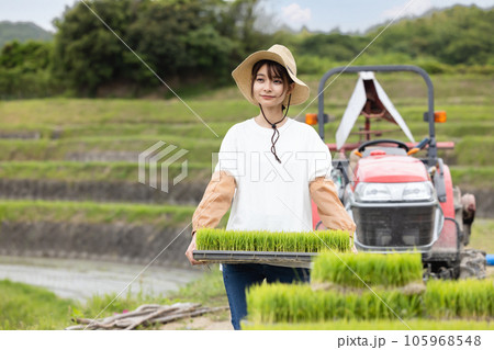 田植え 農家イメージ 田植え 農家イメージ 105968548