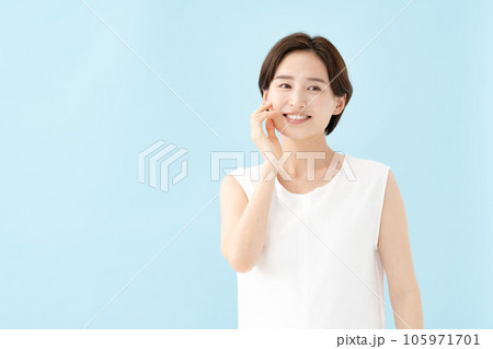 ビューティー　うるおい　女性 105971701