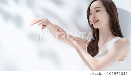 ボディーケア　マッサージ　日差し 105972035