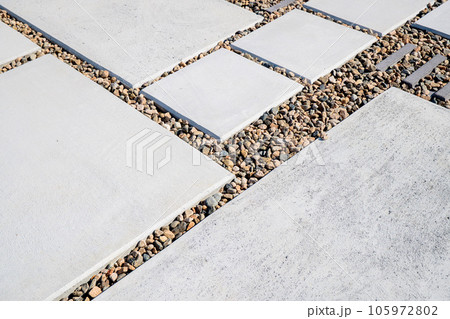 駐車場のコンクリート目地 砂利目地 駐車場のコンクリート目地 砂利目地 105972802