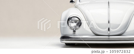 ベージュ背景の白いレトロな車、生成AI 105972832
