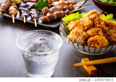 居酒屋の焼酎と料理 105973653