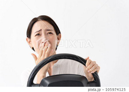 運転　事故　危険　 105974125