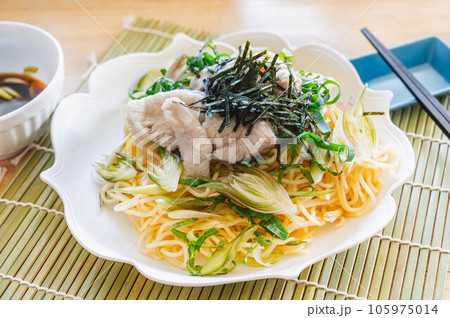 具たっぷりのせたザルラーメン 105975014