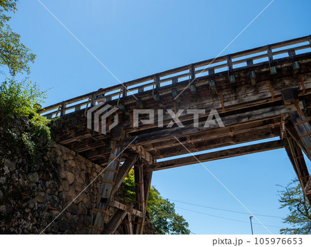 彦根城の廊下橋　滋賀県彦根市 105976653