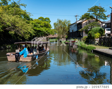 夏の八幡堀の風景 滋賀県近江八幡市 夏の八幡堀の風景 滋賀県近江八幡市 105977885