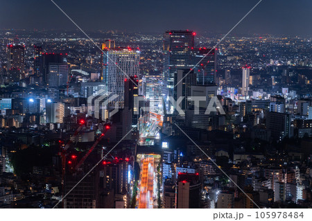 《東京都》深夜の東京都市風景 105978484