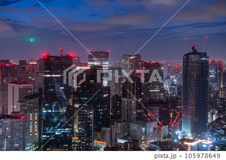 《東京都》深夜の東京都市風景・夜明け前 《東京都》深夜の東京都市風景・夜明け前 105978649