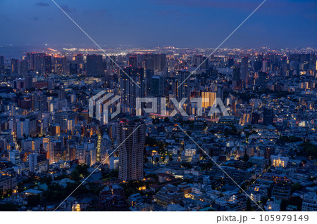 《東京都》深夜の東京都市風景・夜明け前 《東京都》深夜の東京都市風景・夜明け前 105979149