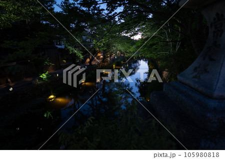 夜の八幡堀の風景 滋賀県近江八幡市 夜の八幡堀の風景 滋賀県近江八幡市 105980818