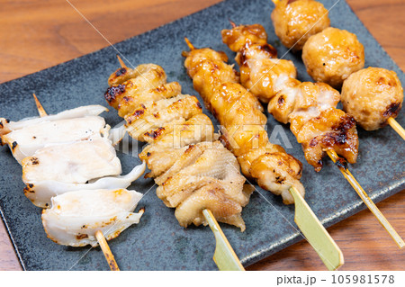 美味しい焼き鳥盛り合わせ 105981578