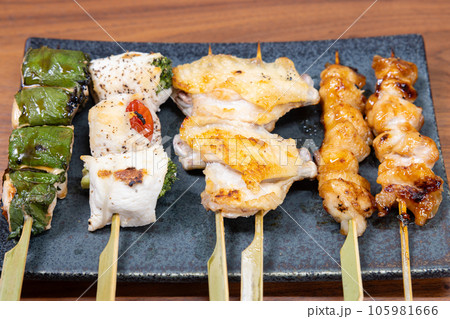 美味しい焼き鳥盛り合わせ 105981666