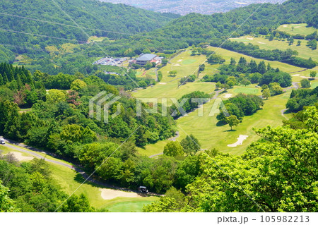 長尾山展望台からゴルフ場を望む(兵庫県宝塚市) 長尾山展望台からゴルフ場を望む(兵庫県宝塚市) 105982213