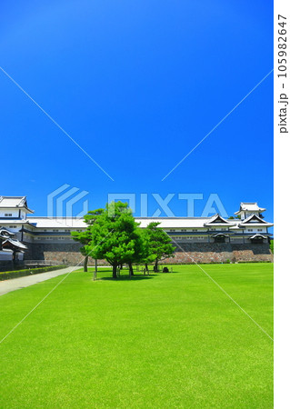 【石川県】快晴の金沢城（五十間長屋） 105982647