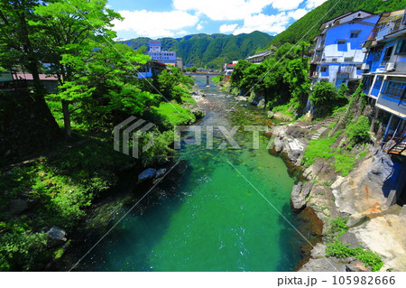 【岐阜県】晴天の吉田川(郡上八幡) 【岐阜県】晴天の吉田川(郡上八幡) 105982666