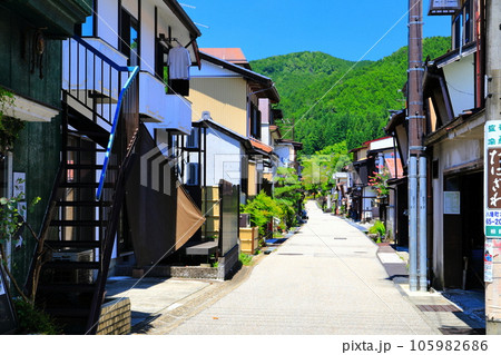 【岐阜県】晴天の郡上八幡(殿町通り) 【岐阜県】晴天の郡上八幡(殿町通り) 105982686