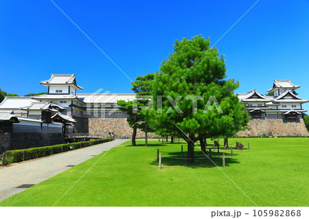 【石川県】快晴の金沢城(橋爪門続櫓) 【石川県】快晴の金沢城(橋爪門続櫓) 105982868