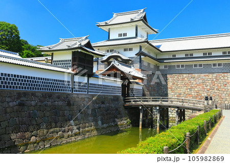 【石川県】快晴の金沢城（橋爪門続櫓） 105982869