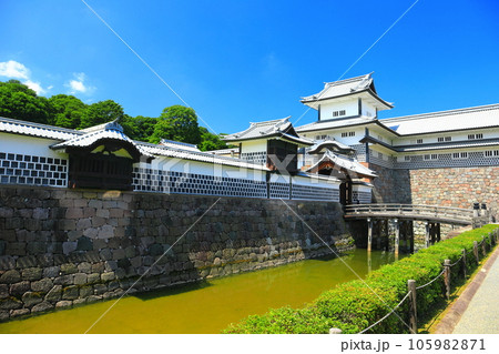 【石川県】快晴の金沢城(橋爪門続櫓) 【石川県】快晴の金沢城(橋爪門続櫓) 105982871