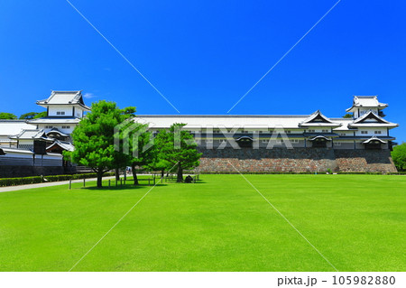 【石川県】快晴の金沢城(五十間長屋) 【石川県】快晴の金沢城(五十間長屋) 105982880