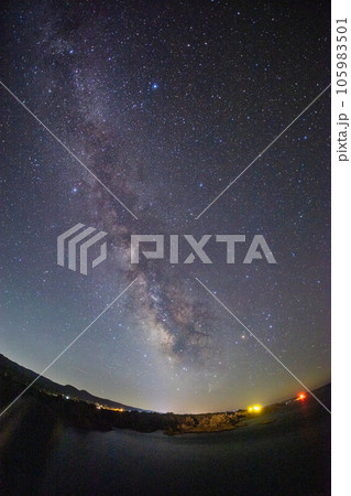 【新潟県･佐渡】尖閣湾で見る夏の天の川 8月 105983501