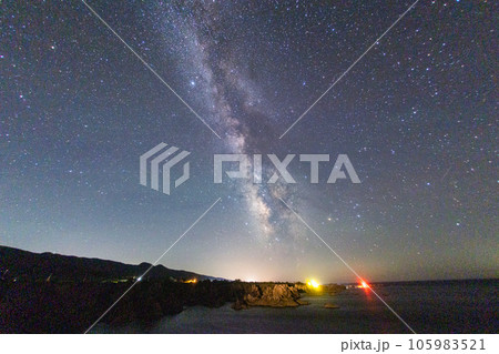 【新潟県・佐渡】尖閣湾で見る夏の天の川 8月 【新潟県・佐渡】尖閣湾で見る夏の天の川 8月 105983521