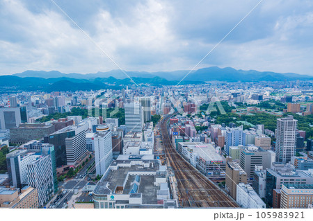 (北海道)札幌駅JRタワーから望む札幌の街並み・西側 (北海道)札幌駅JRタワーから望む札幌の街並み・西側 105983921