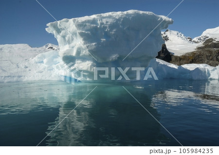 Paradise bay glaciers and mountains,  peninsula, Antartica.. 105984235