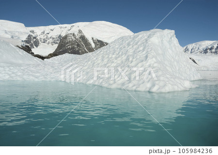 Paradise bay glaciers and mountains,  peninsula, Antartica.. 105984236