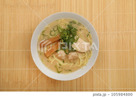 鶏白湯ラーメン 105984800