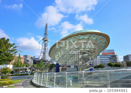 《愛知県》名古屋都市風景　栄の街並み　青空に映えるオアシス21とテレビ塔 105984981