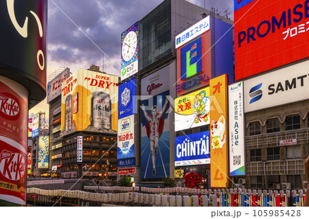 大阪 道頓堀 夕暮れ時 大阪 道頓堀 夕暮れ時 105985428