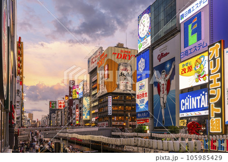 大阪　道頓堀　夕暮れ時 105985429