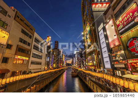 大阪　道頓堀　えびすタワー　夕暮れ時（太左衛門橋からの眺め） 105985440