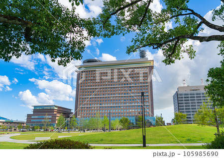 岐阜県庁外観、ぎふ結のもりからの眺め〈岐阜県岐阜市〉 岐阜県庁外観、ぎふ結のもりからの眺め〈岐阜県岐阜市〉 105985690