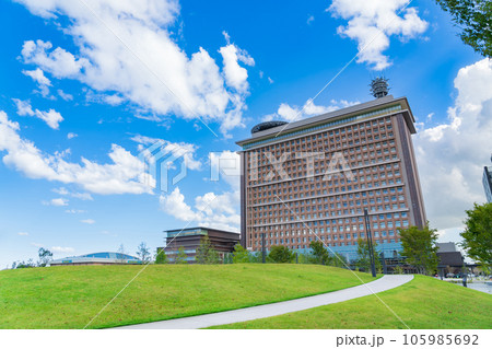 岐阜県庁外観、ぎふ結のもりからの眺め〈岐阜県岐阜市〉 105985692