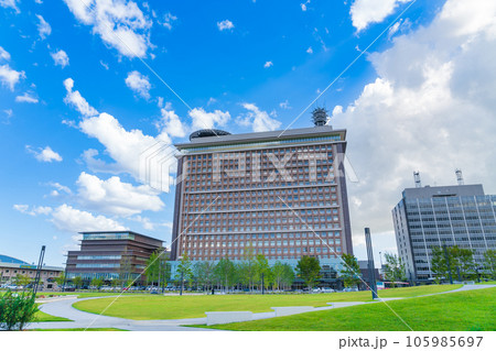 岐阜県庁外観、ぎふ結のもりからの眺め〈岐阜県岐阜市〉 105985697