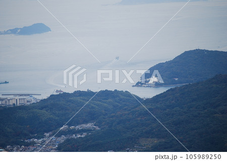 漁村の遠景 105989250