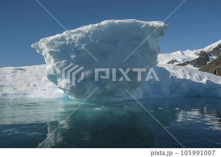Paradise bay glaciers and mountains, peninsula, Antartica.. Paradise bay glaciers and mountains, peninsula, Antartica.. 105991007