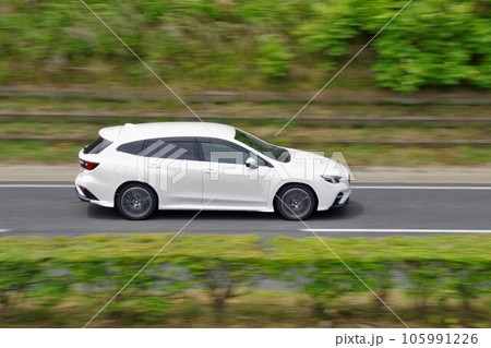 自動車流し撮り スバル2代目レヴォーグ 自動車流し撮り スバル2代目レヴォーグ 105991226