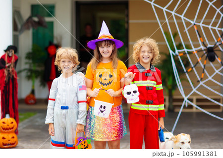 Kids trick or treat. Halloween fun for children. Kids trick or treat. Halloween fun for children. 105991381