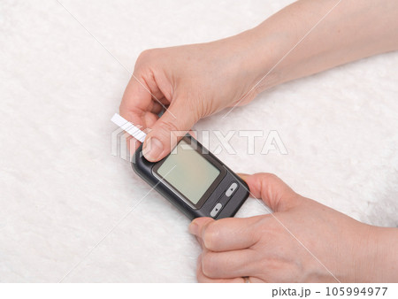 【糖尿病の血糖値測定　センサー】 105994977